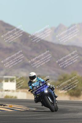 media/Oct-30-2025-Racers Edge (Thu) [[dabbdaf680]]/3-B Group/Session 2 (Turn 14)/